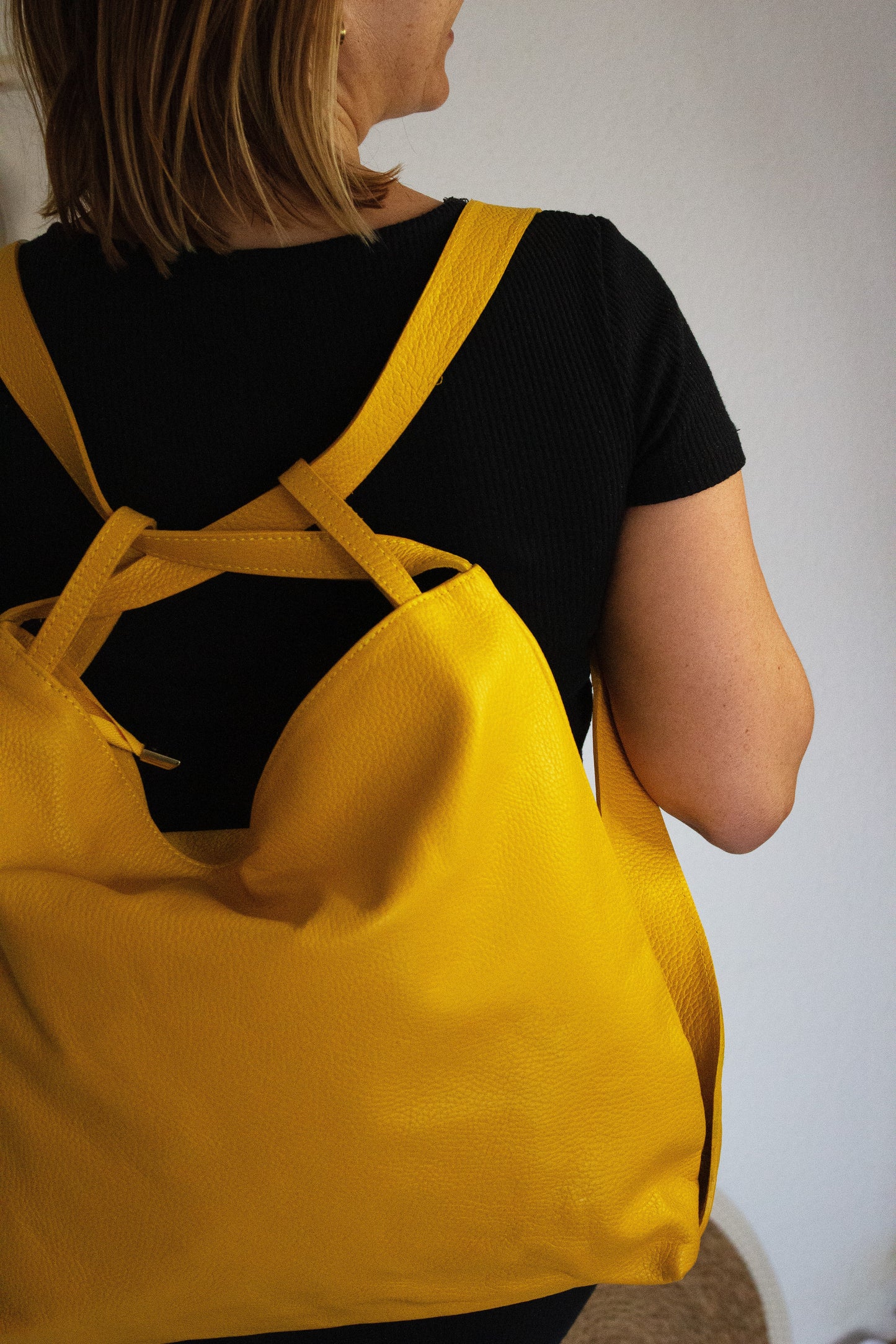 Bolso mochila, piel, amarillo mostaza de piel