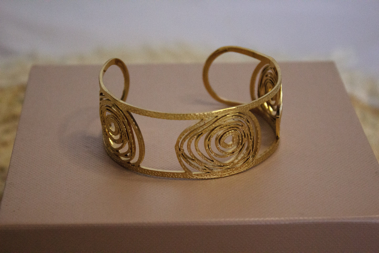 Pulsera rígida  en forma de espiral de acero